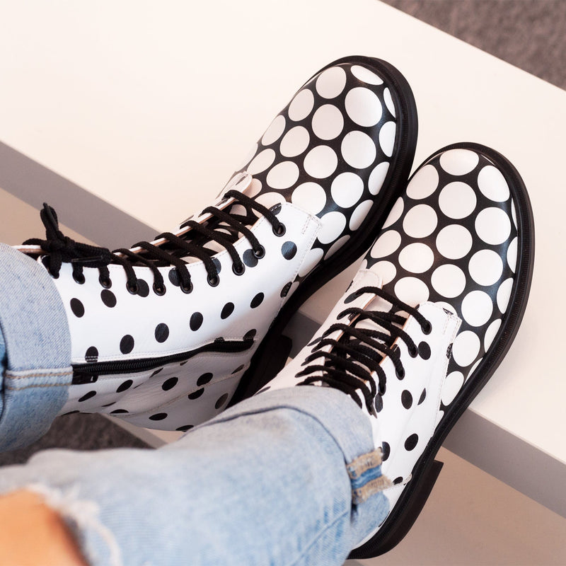 Diane Marie Bocanci dama Ghete dama din piele naturala alba cu buline negre Karmen